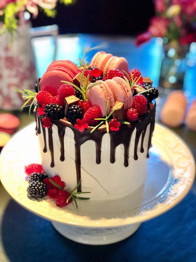 bolo decorado de chocolate
