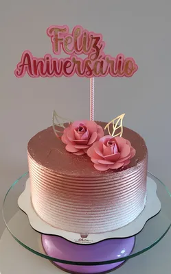 bolo decorado com drip cake