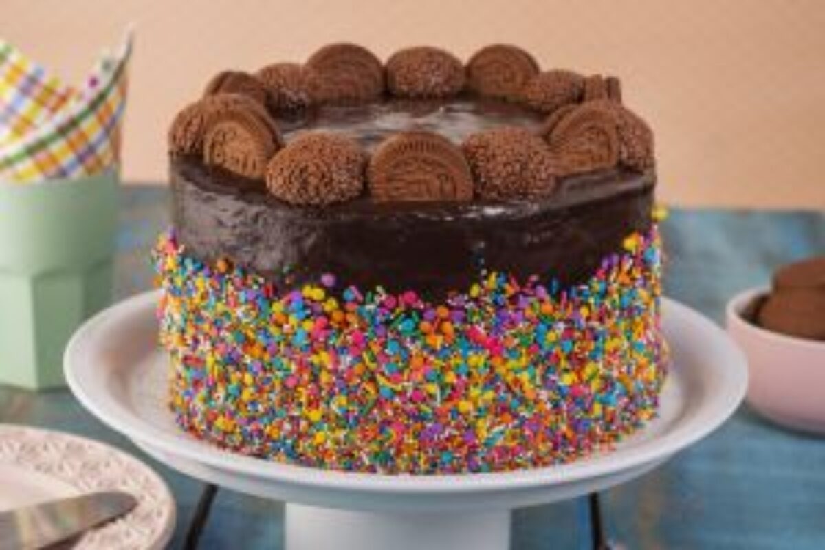 Bolo Decorado Com Biscoito Recheado