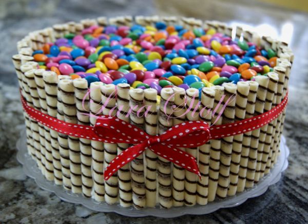 como usar biscoito na decoração de bolos