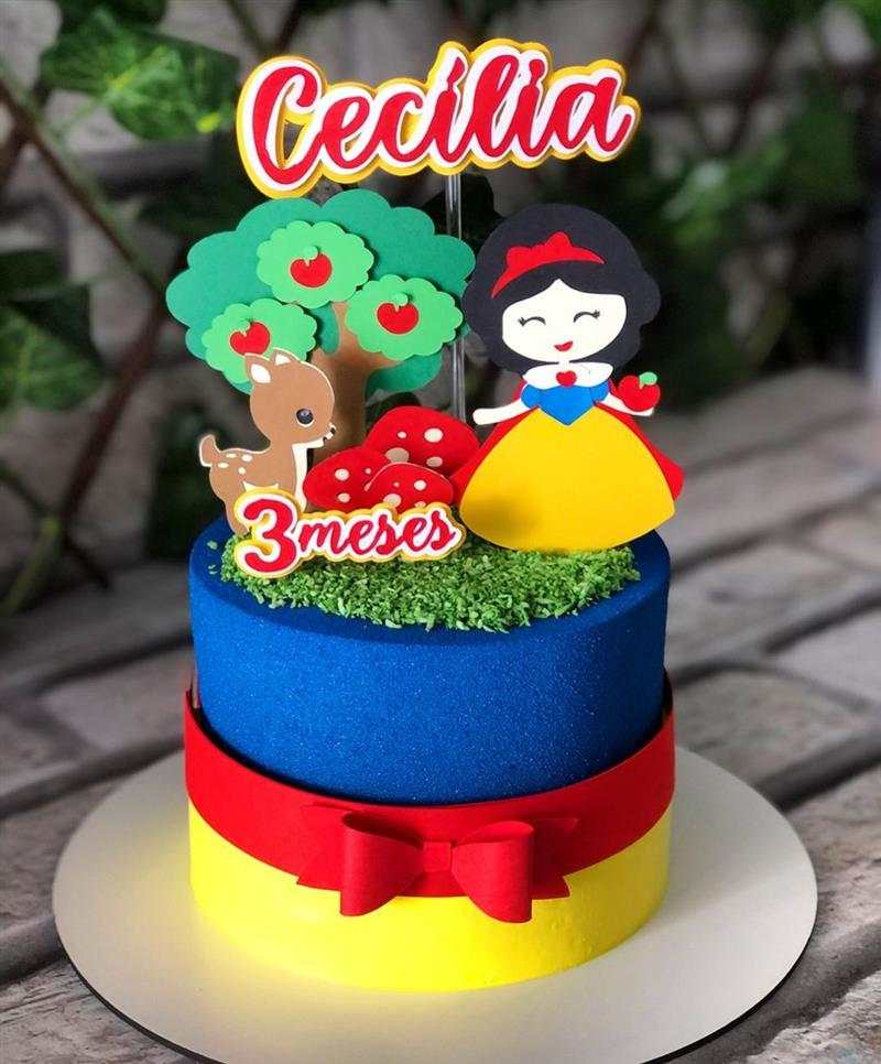 bolo mesversario branca de neve baby com glitter