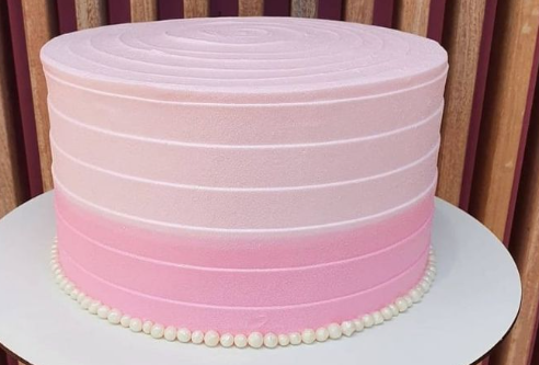 bolo rosa para aniversário