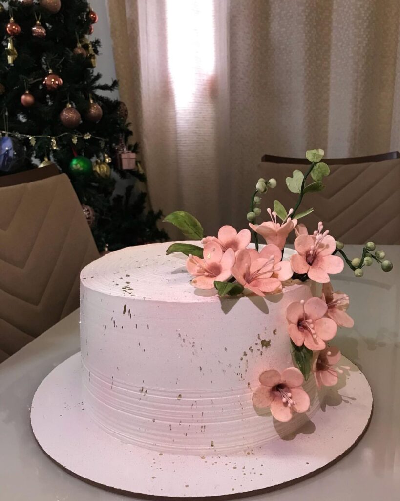 Como Decorar um Bolo de Aniversário Feminino Minimalista