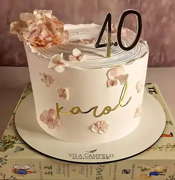 Como Decorar um Bolo de Aniversário Feminino Minimalista