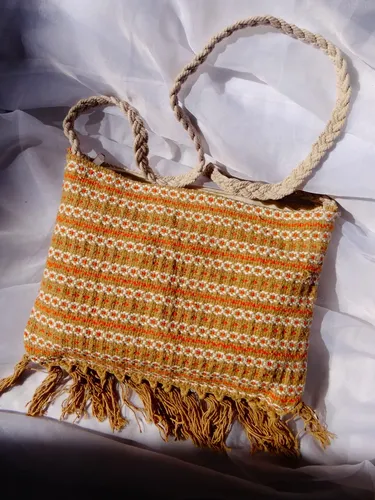 Bolsa de crochê com franja boho chic