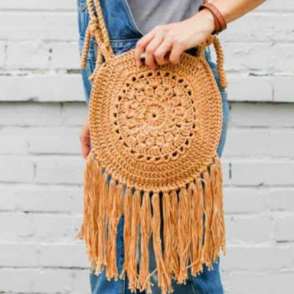 Bolsa de crochê com franja para praia