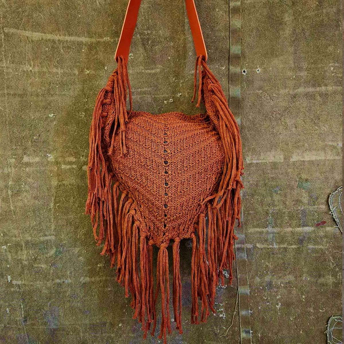 Bolsa de crochê com franja clutch