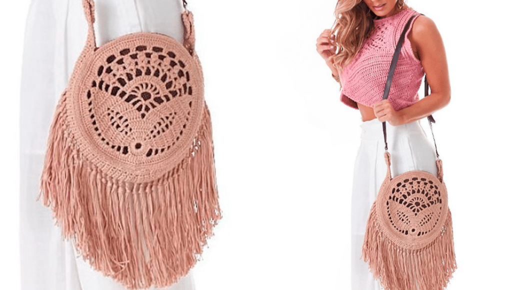Bolsa de crochê com franja colorida