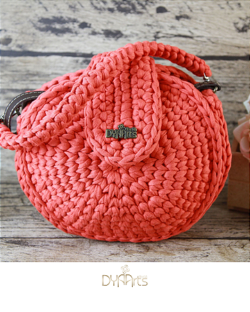 Bolsa de crochê redonda forrada
