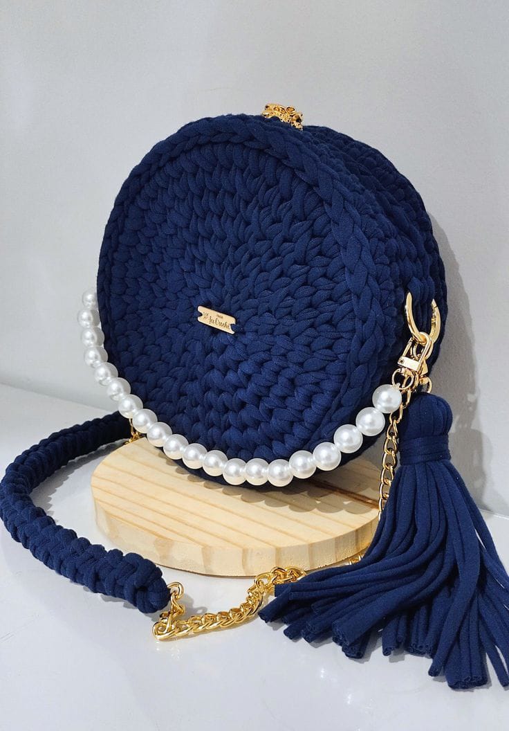 Bolsa de crochê redonda forrada