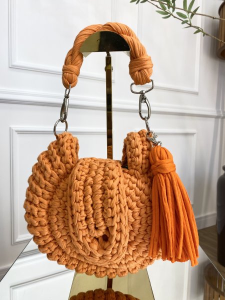 Bolsa de crochê redonda com tassel