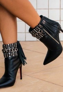 1. Guia Completo: Como Usar Botas Carmen Steffens em Todas as Ocasiões
2. Tendências de Botas Carmen Steffens: Os Modelos Que Você Precisa Conhecer
3. Bota Minimalista Carmen Steffens: O Toque de Sofisticação que Faltava no seu Guarda-Roupa
4. Conforto e Estilo: Descubra as Botas de Salto Bloco da Carmen Steffens
5. Bota Knitted Carmen Steffens: A Combinação Perfeita de Modernidade e Elegância