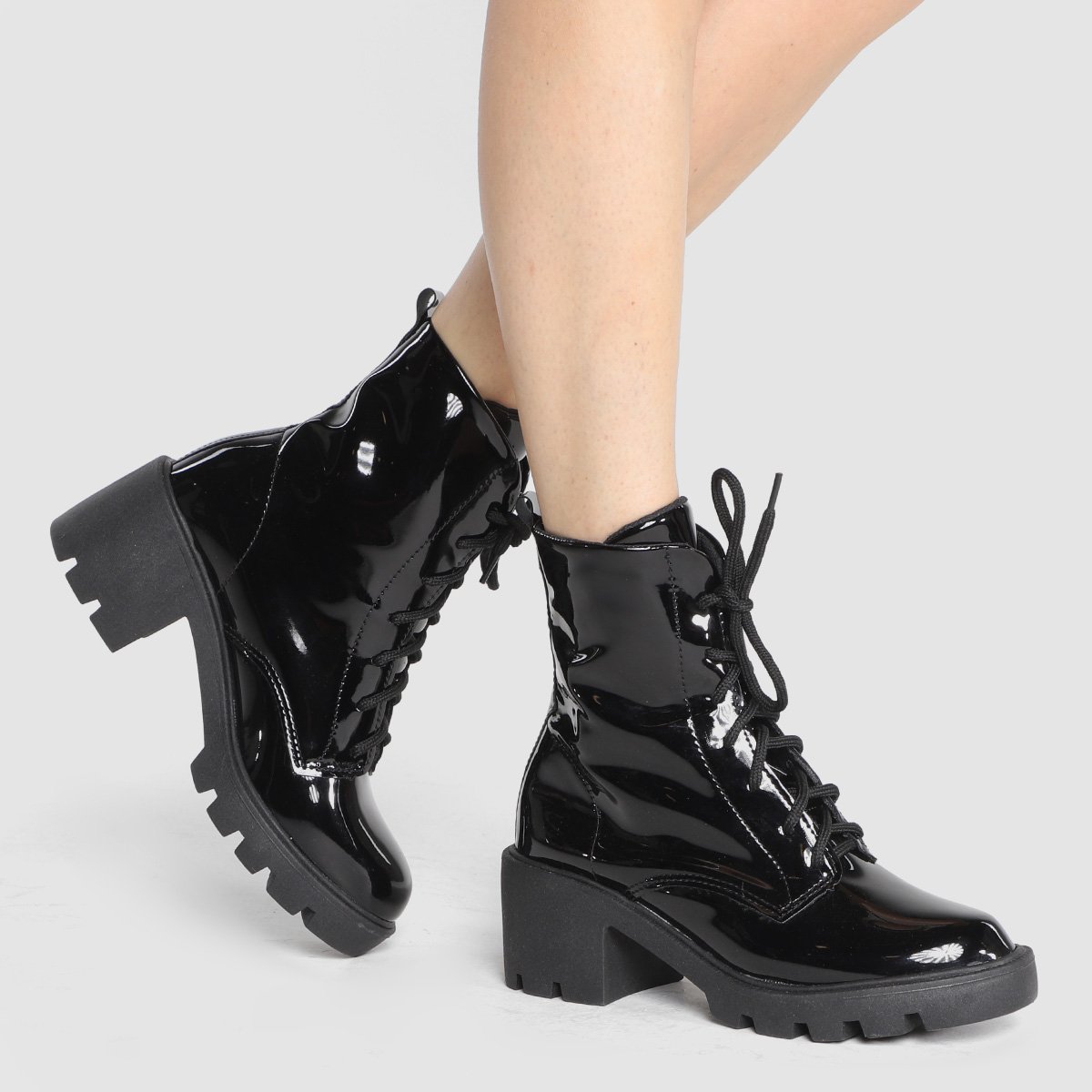 bota tratorada com cadarço