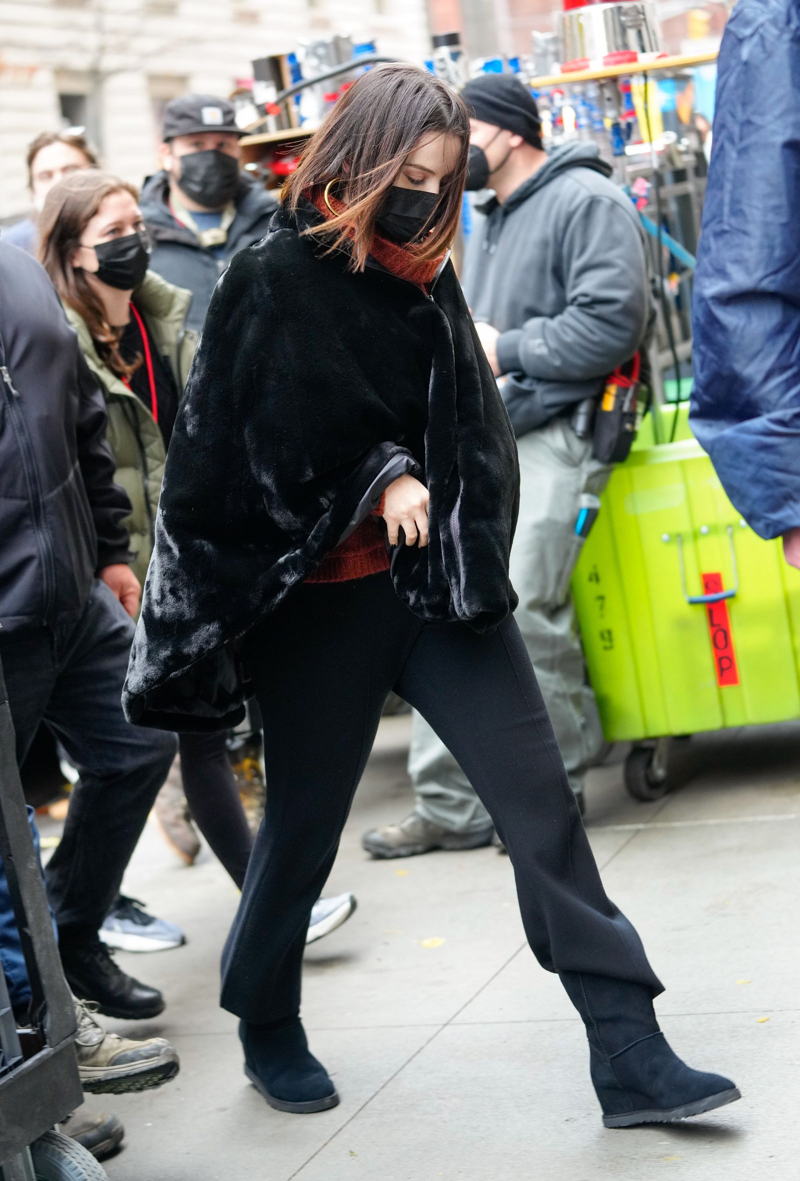 Guia completo: Todos os modelos UGG usados por Selena Gomez