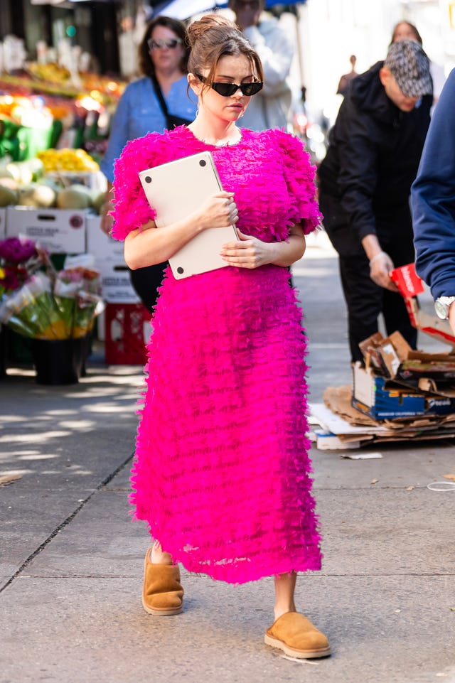 Onde encontrar as peças UGG de Selena Gomez no Brasil