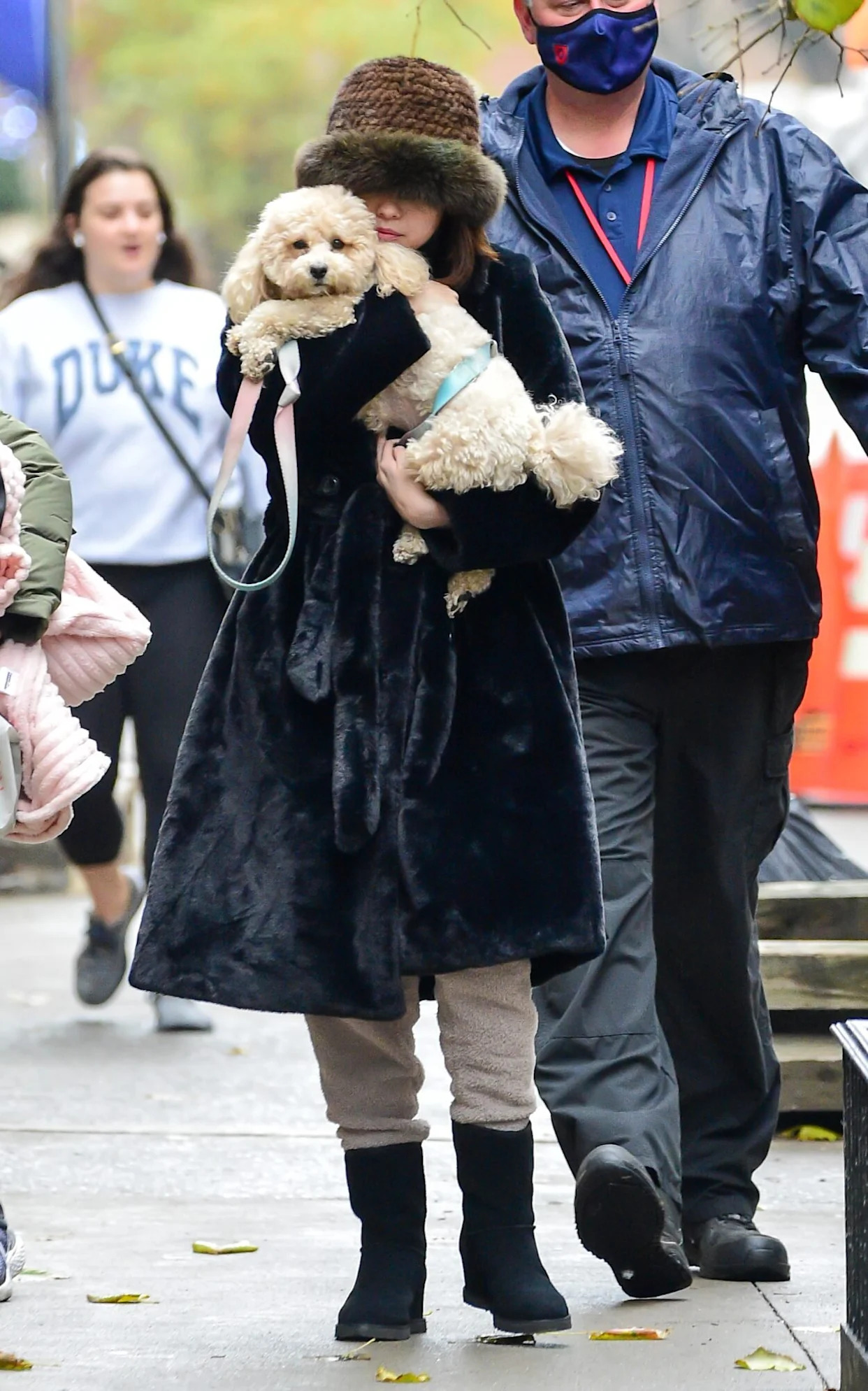 Como combinar suas botas UGG no estilo Selena Gomez