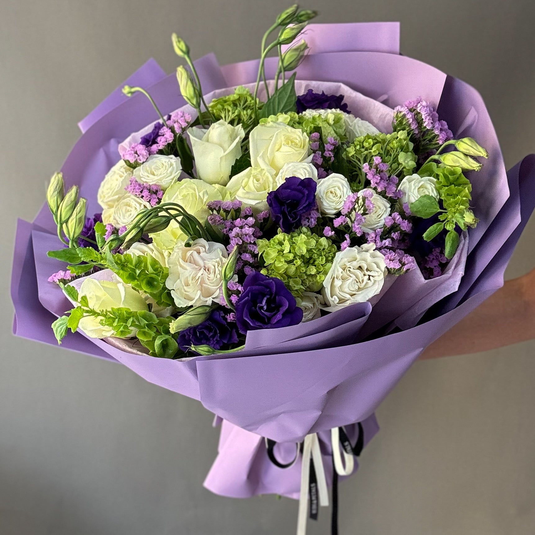 Como Cuidar do Seu Buquê de Flores Roxas para Durar Mais