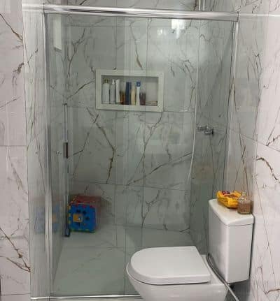 orçamento box de banheiro correr acrílico vs vidro