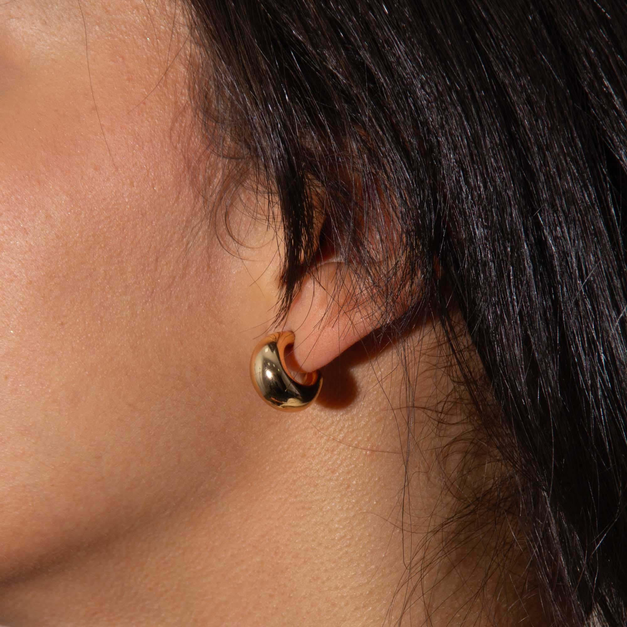 Brinco argola grossa dourada folheado a ouro 18k
