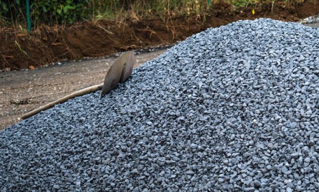 Evite Entupimentos: Dicas Essenciais para Drenagem com Brita e Tubos