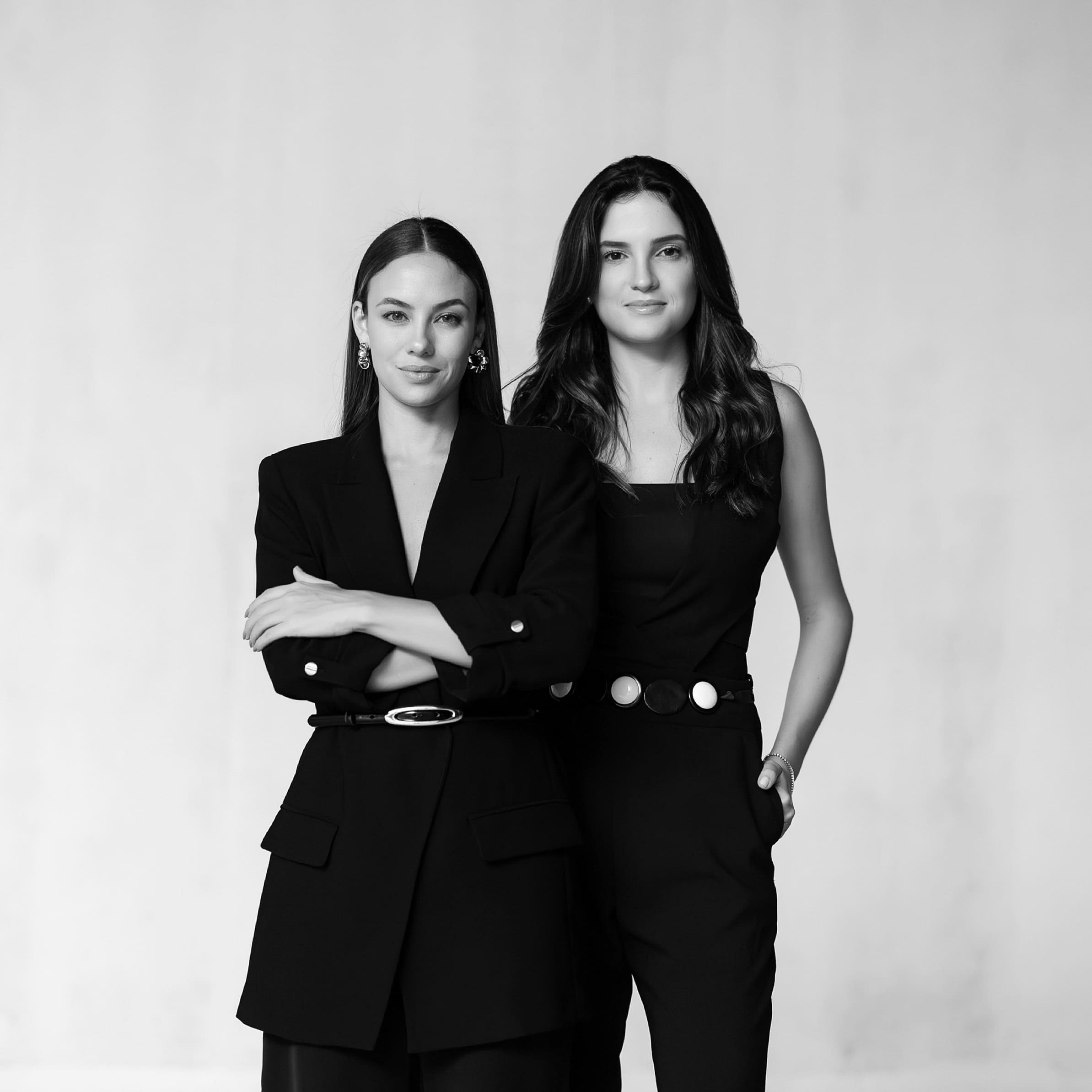 1. Bruna Araujo: A Empreendedora de Moda que Conquistou São Paulo
2. Finanças e Vida Adulta: O Conteúdo Inspirador de Bruna Araujo no YouTube
3. A Voz do Arrocha e Funk: Conheça a Cantora Bruna Araujo
4. O Lado Sombrio: O Caso de Intoxicação que Chocou o Brasil
5. Bruna Araujo: Mais do Que Um Nome