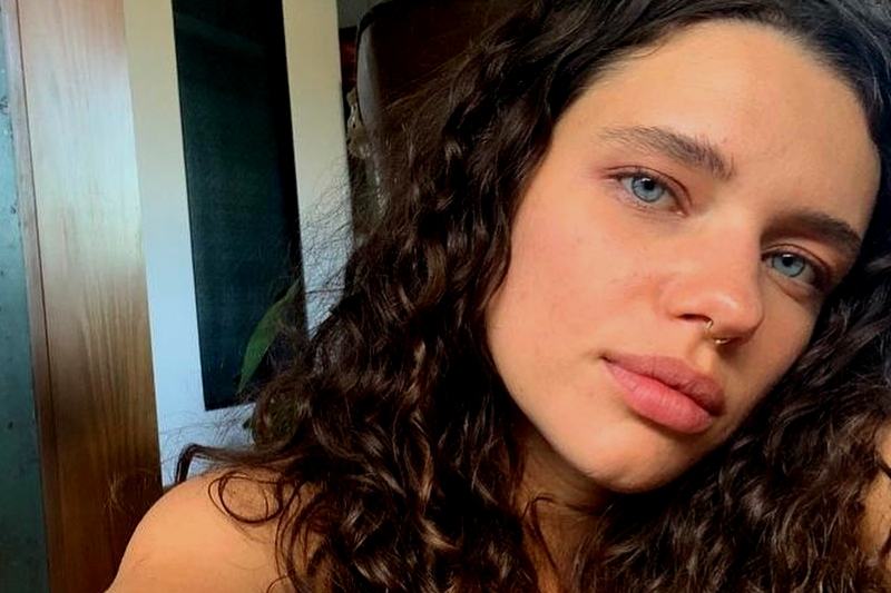 1. Bruna Linzmeyer: Da TV ao Cinema Independente
2. O Ativismo de Bruna Linzmeyer: Voz Ativa por Direitos LGBTQIAP+
3. Análise da Filmografia de Bruna Linzmeyer: De Personagens Icônicas a Projetos Inovadores
4. Bruna Linzmeyer e Kin Saito: Um Relacionamento Sob os Holofotes e o Ativismo
5. Os Próximos Passos de Bruna Linzmeyer: Séries e Filmes Previstos para 2025-2026