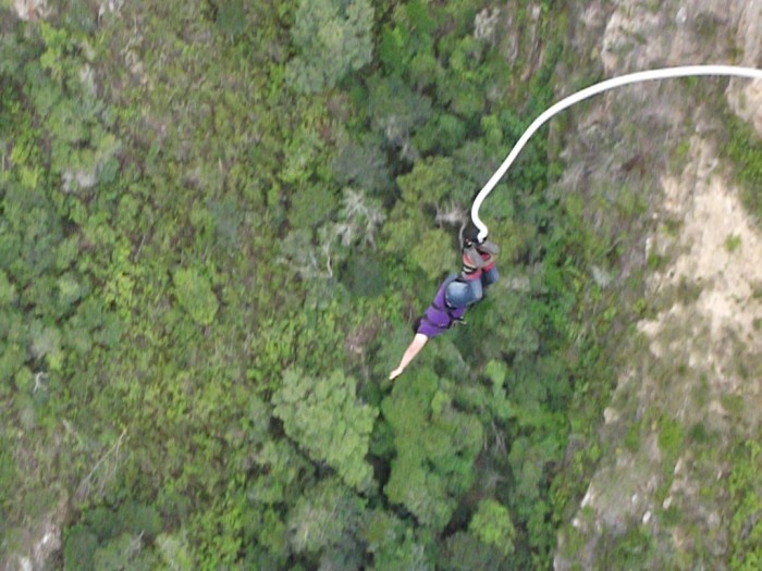 Guia Completo: Bungee Jump vs. Rope Jump - Qual a Diferença?