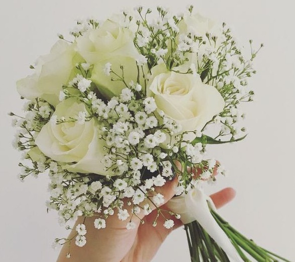 buquê de noiva com flores da estação