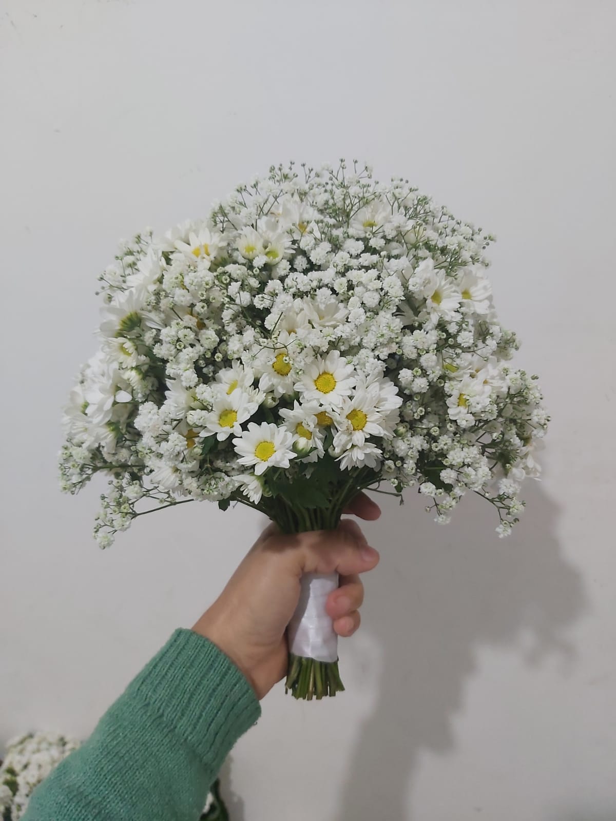 buquê de noiva com flores da estação