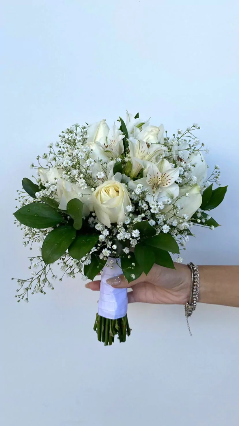 buquê de noiva com margaridas