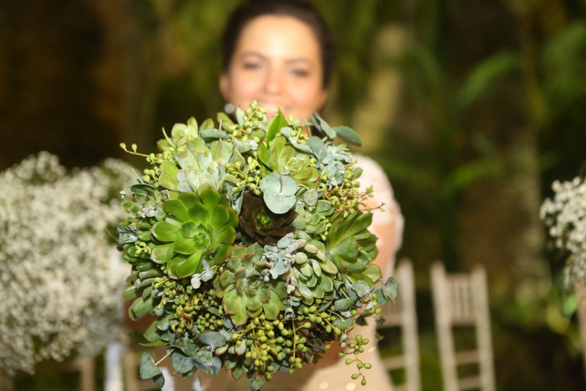 Guia Completo: Como Escolher o Buquê de Suculentas Perfeito para Seu Casamento