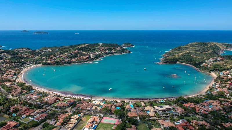 1. As 5 Praias Mais Românticas de Búzios para Casais
2. Búzios para Famílias: Praias Seguras e Divertidas para Crianças
3. Guia Completo de Esportes Aquáticos nas Praias de Búzios
4. Descubra o Pôr do Sol Perfeito nas Praias de Búzios
5. Praias Selvagens e Escondidas de Búzios: Um Roteiro Alternativo