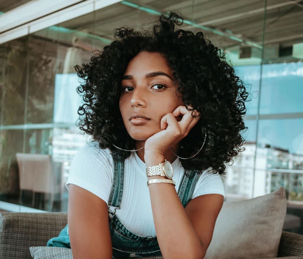 melhores cortes de cabelo 3c curto para inspiração