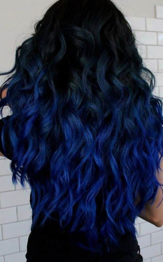 Ombré Hair Azul em Cabelos Cacheados: Inspirações e Técnicas para um Visual Impactante