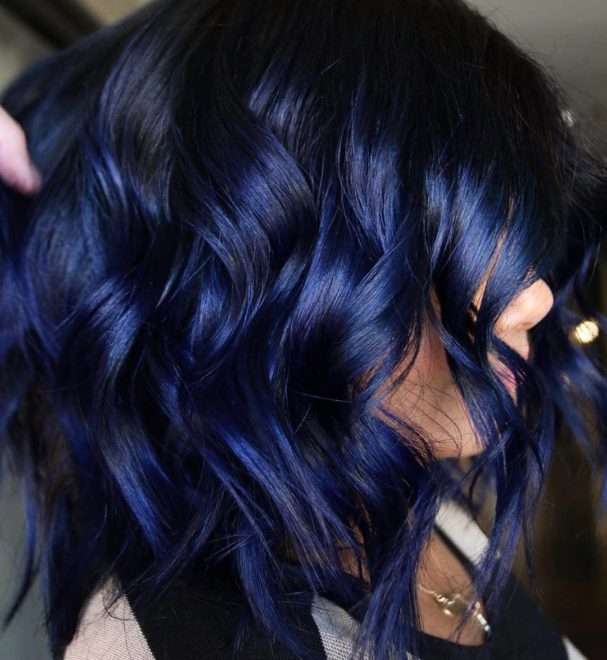 Guia Completo: Como Descolorir Cabelo Cacheado para Tons de Azul Vibrantes
