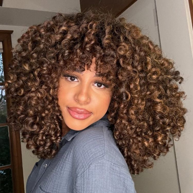 como evitar ressecamento cabelo cacheado chocolate