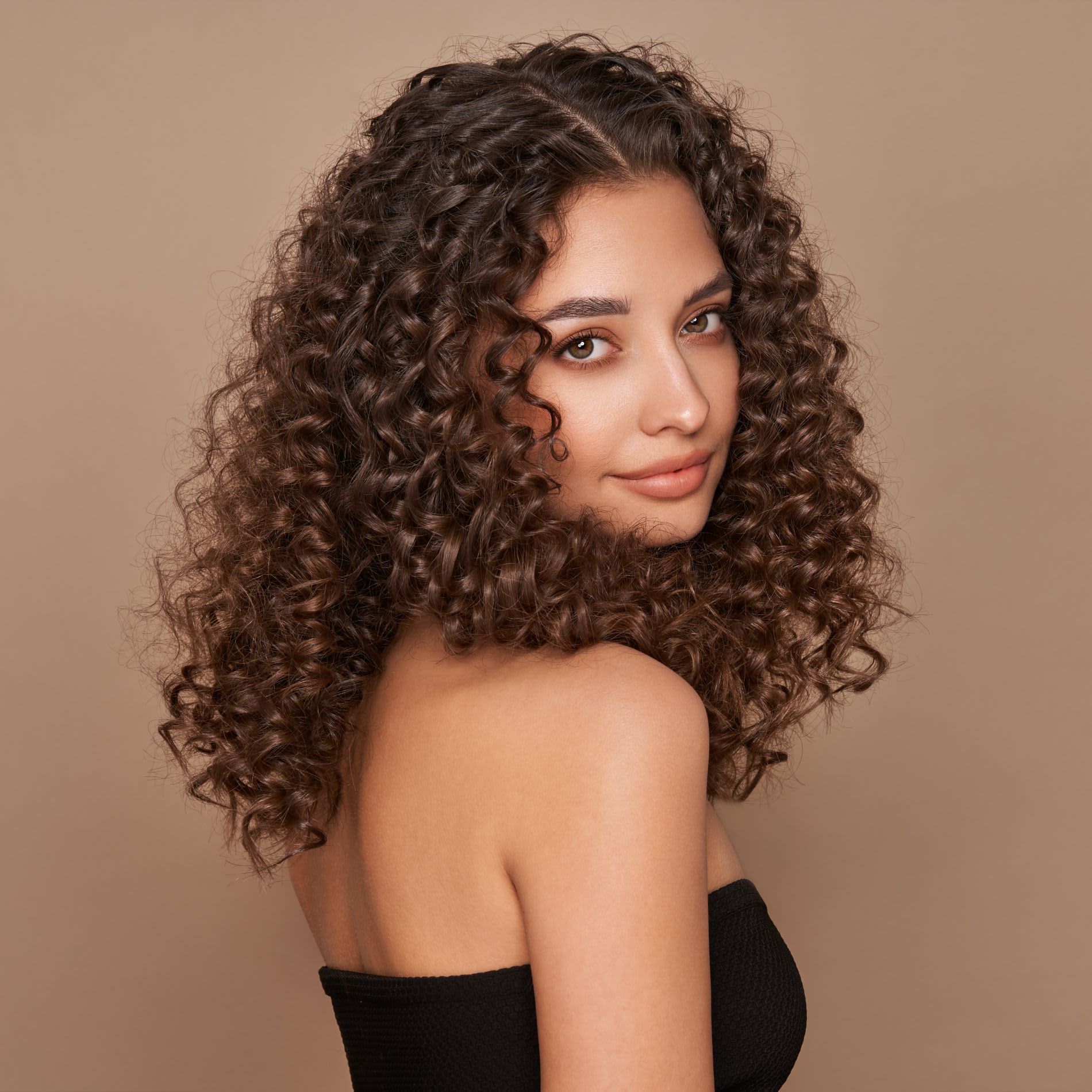 Desvendando o Cabelo Cacheado 3B: Características e Cuidados Específicos