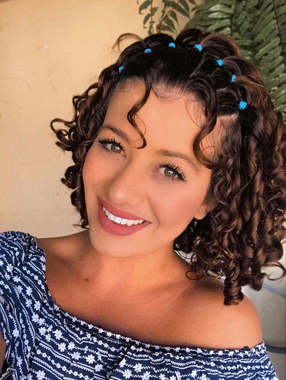 cabelo cacheado curto penteados