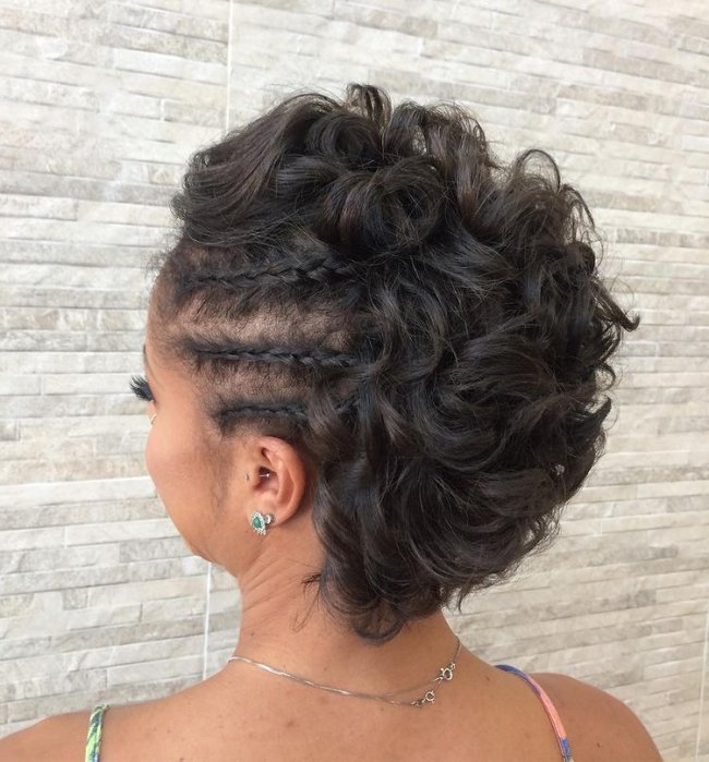 cabelo cacheado curto penteados