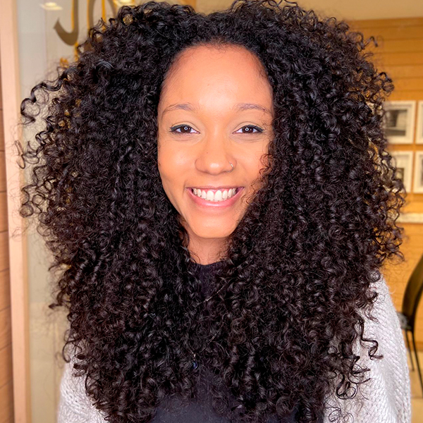 Shaggy Hair e Bob Repicado: Tendências de Cortes em Camadas para Cabelos Cacheados