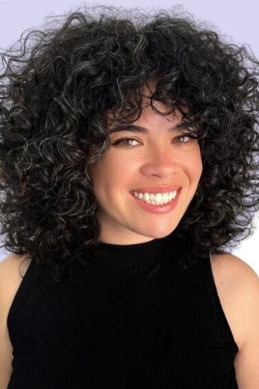 cabelo cacheado em camadas médio