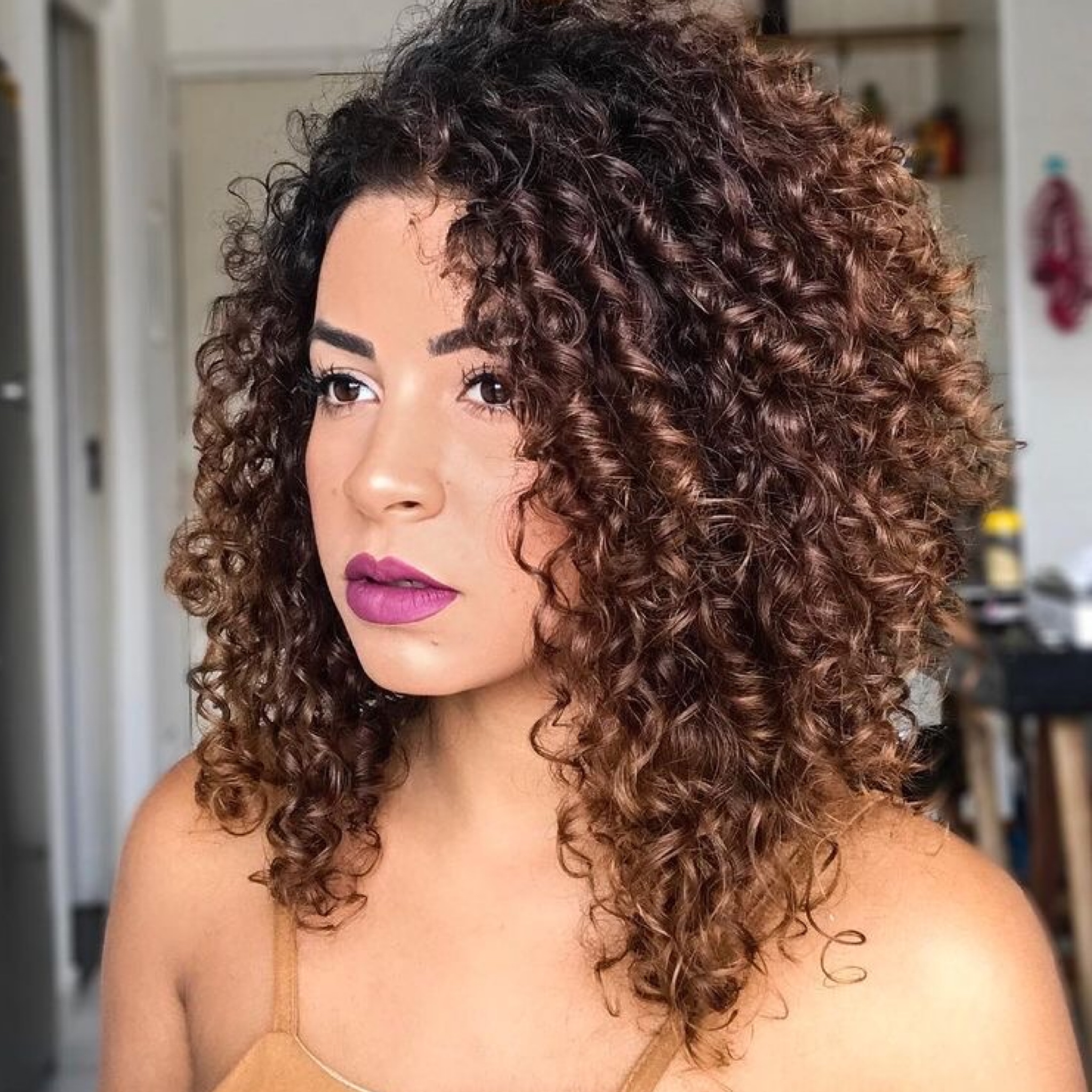 cabelo cacheado em camadas médio