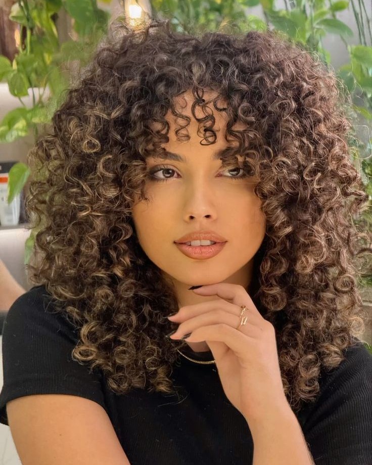 cabelo cacheado feminino