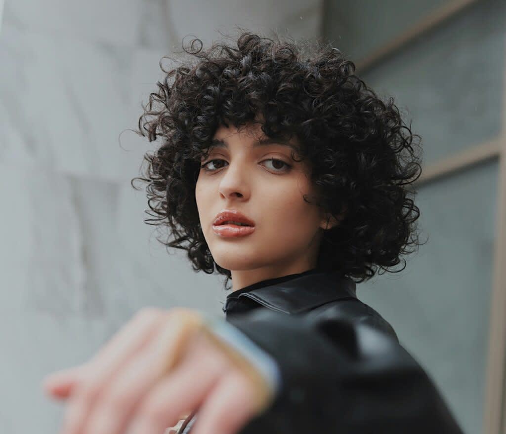 cabelo cacheado feminino