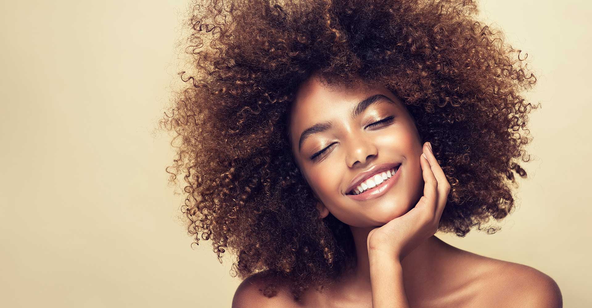 cabelo cacheado feminino