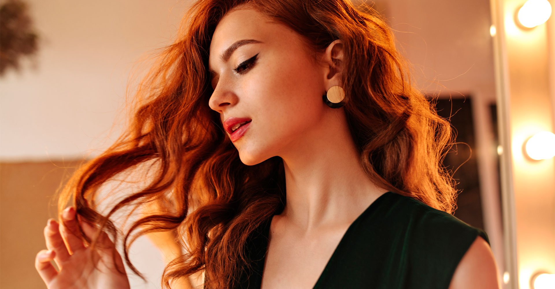 cabelo cacheado ruivo escuro