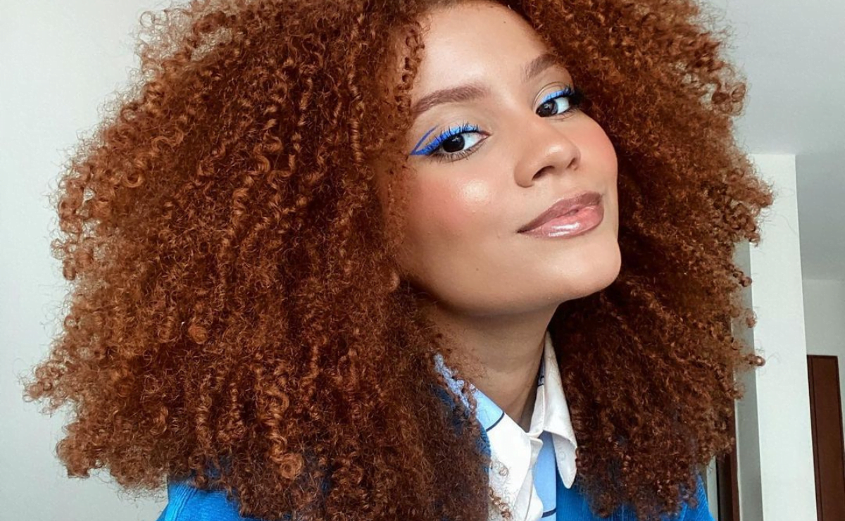 5 ideias de títulos:
1. Cabelo Cacheado Ruivo Escuro: Guia Completo de Tons e Cuidados
2. Transformação Ruiva: Os Melhores Tons de Ruivo Escuro para Cabelos Cacheados
3. Desvendando o Ruivo Escuro: Dicas de Manutenção para Cabelos Cacheados
4. Ruivo Escuro Perfeito: Como Escolher o Tom Ideal para Seu Cabelo Cacheado
5. Cabelo Cacheado Ruivo: Inspirações e Cuidados Essenciais