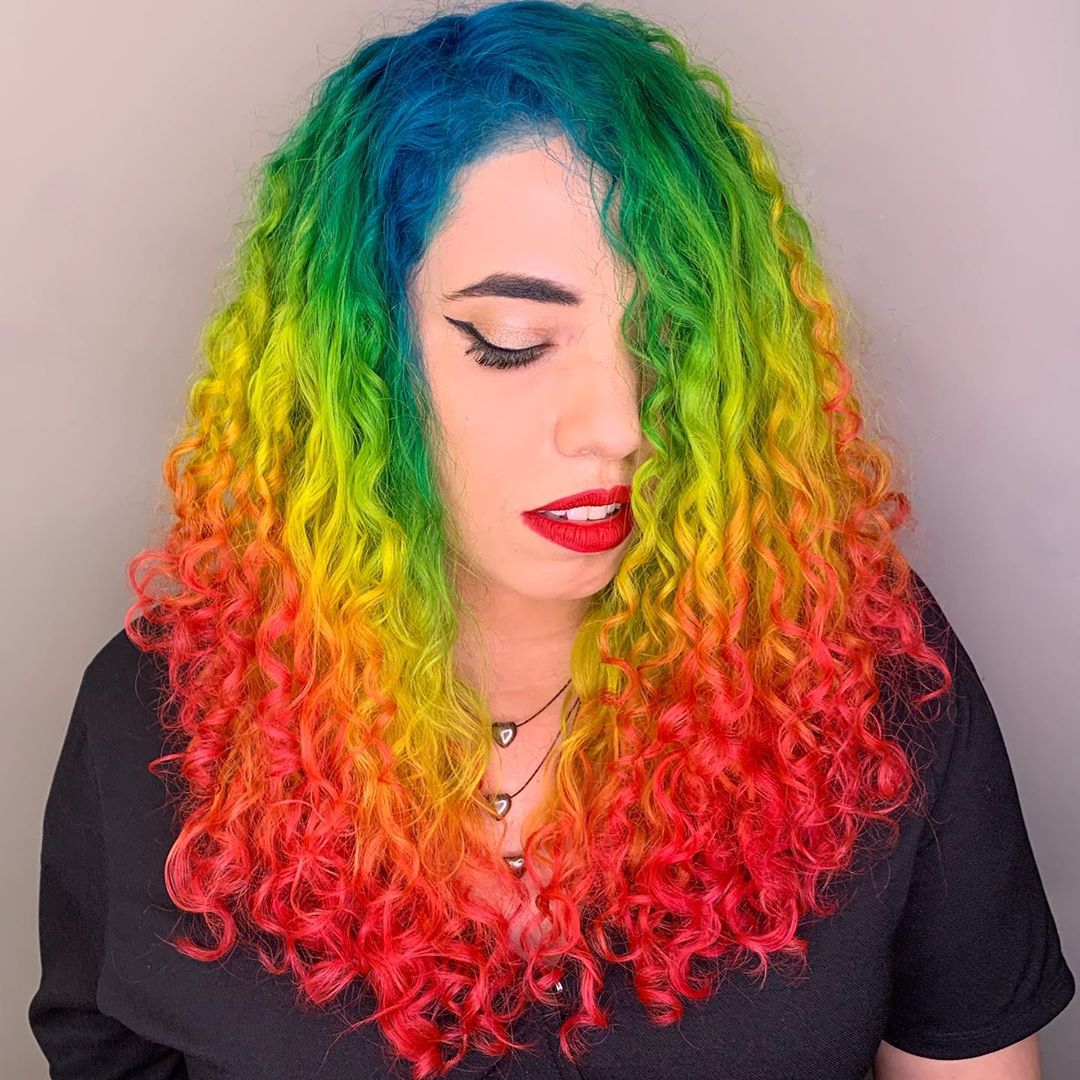 Cronograma Capilar Intensivo para Cabelos Cacheados Coloridos e Saudáveis