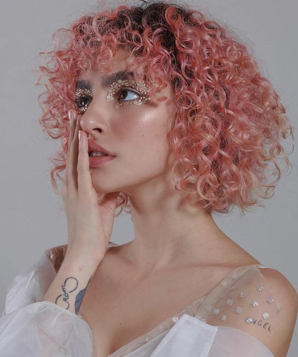 Cabelo Cacheado Colorido Temporário: Experimente Sem Compromisso