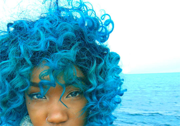 cabelo colorido cacheado